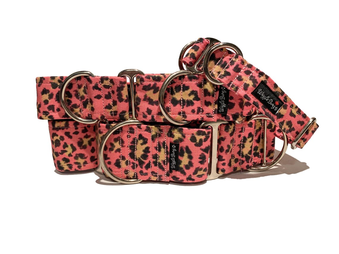 Wiggle Bumz Pink Leopard Clip Collar