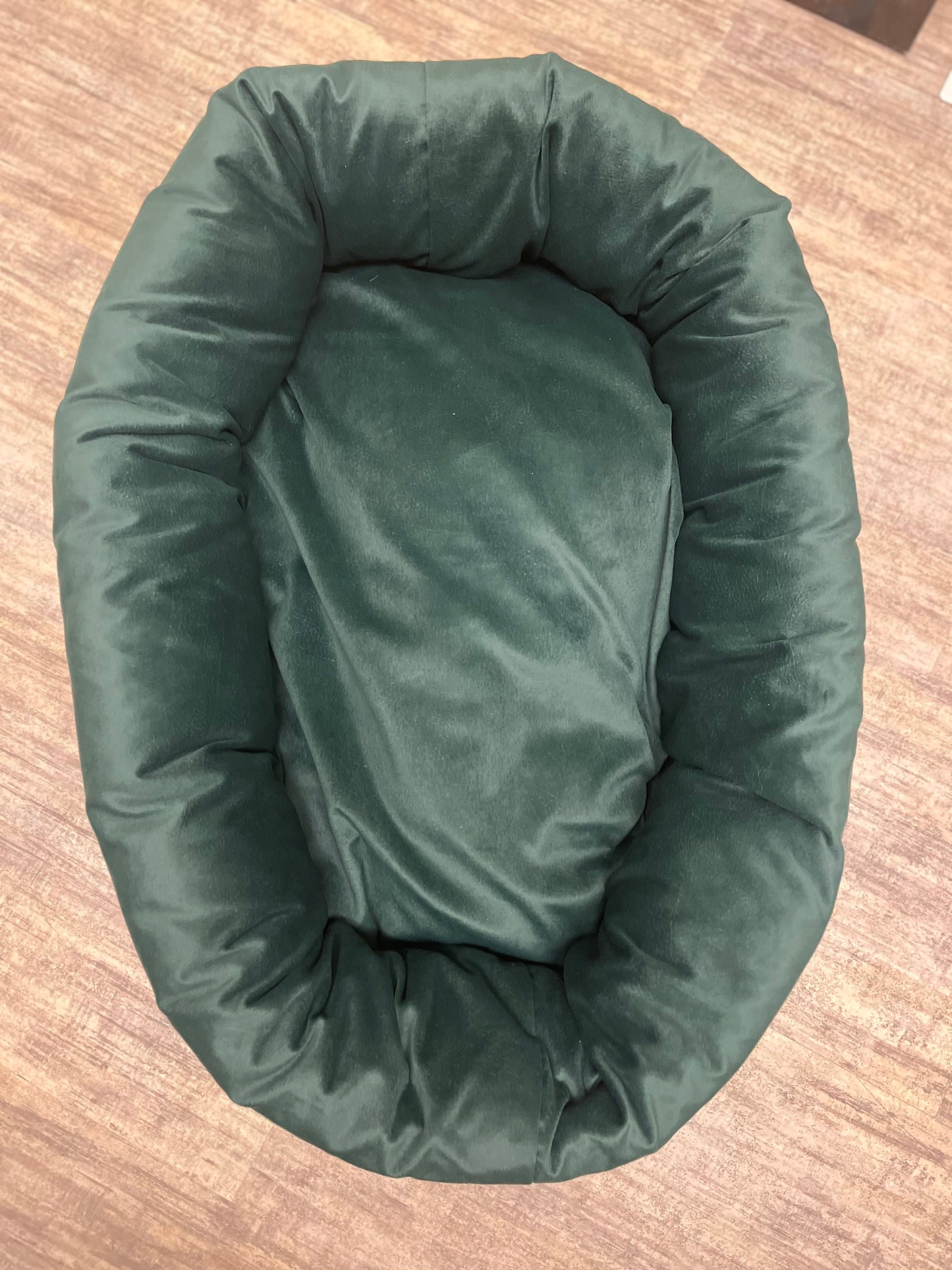 Aviva Designs Arbour Green Lux Oval Pet Bed